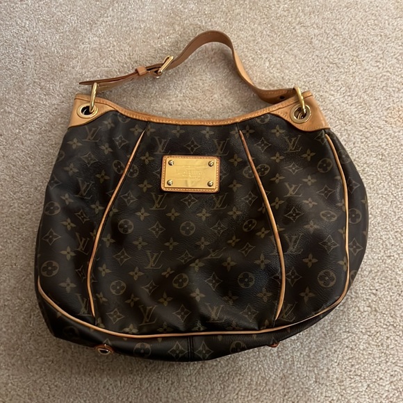 Louis Vuitton Purse - Picture 2 of 13